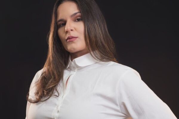 NATY ALMEIDA RECEBE TÍTULO DE CIDADÃ ITABUNENSE NESTA QUINTA-FEIRA