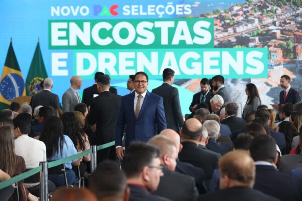 PREFEITO AUGUSTO CASTRO GARANTE PACOTE DE OBRAS E REFORÇA ARTICULAÇÃO EM BRASÍLIA AO LADO DE LULA RUI COSTA E JERÔNIMO